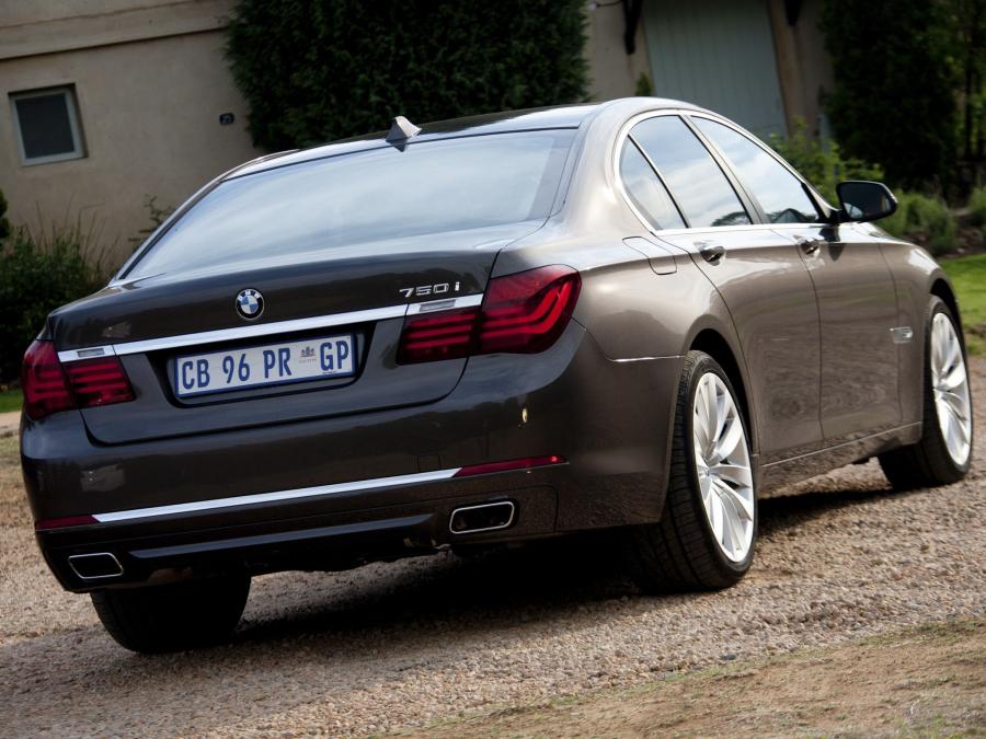 BMW 750i 2012 года  (ZA) (фото 11 из 15)